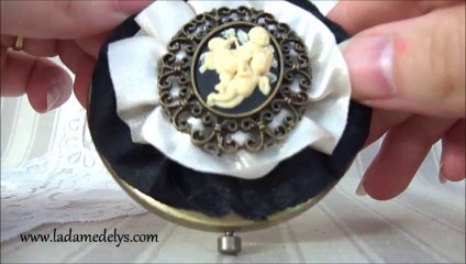 Miroir de poche shabby chic rococo romantique avec camée - La Dame de Lys