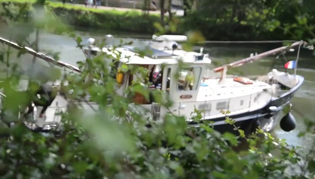 Insolite : Un bâteau s'échoue sur la Meuse à Charleville-Mézières