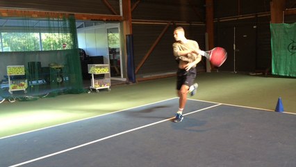 Puissance et appuis au tennis