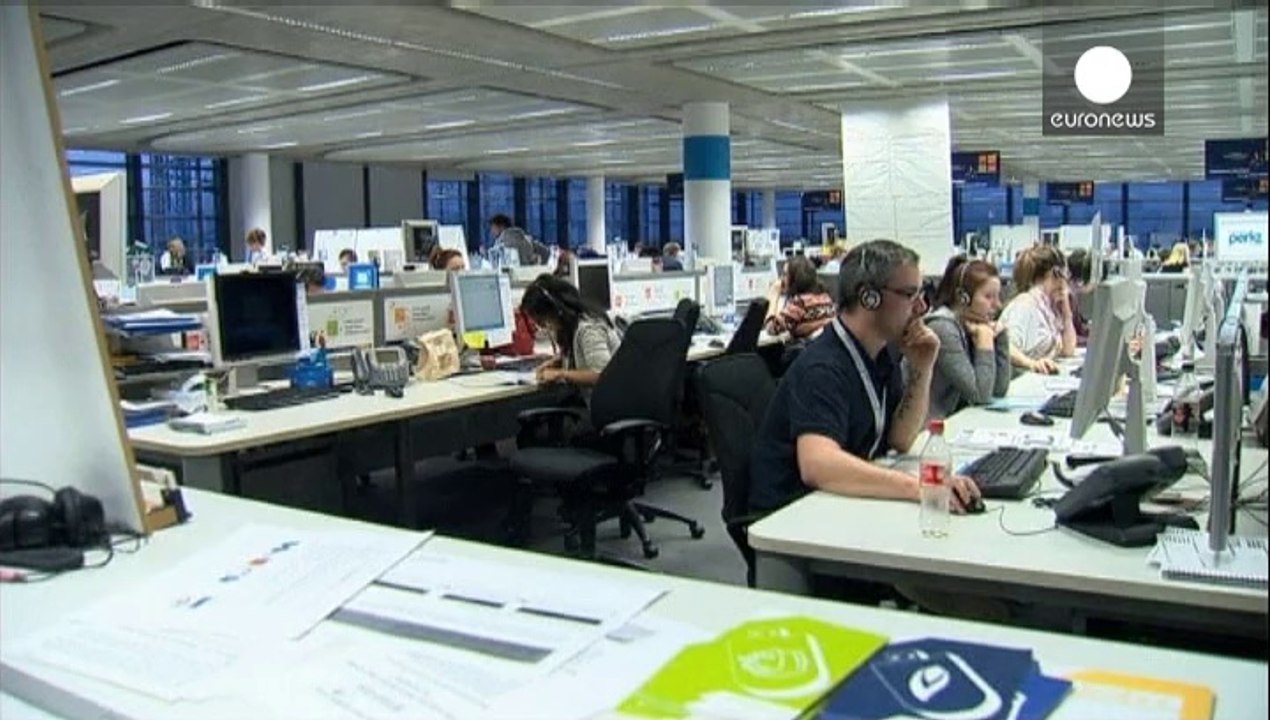 UK jobless rate falls again, interest rate rise still some way off