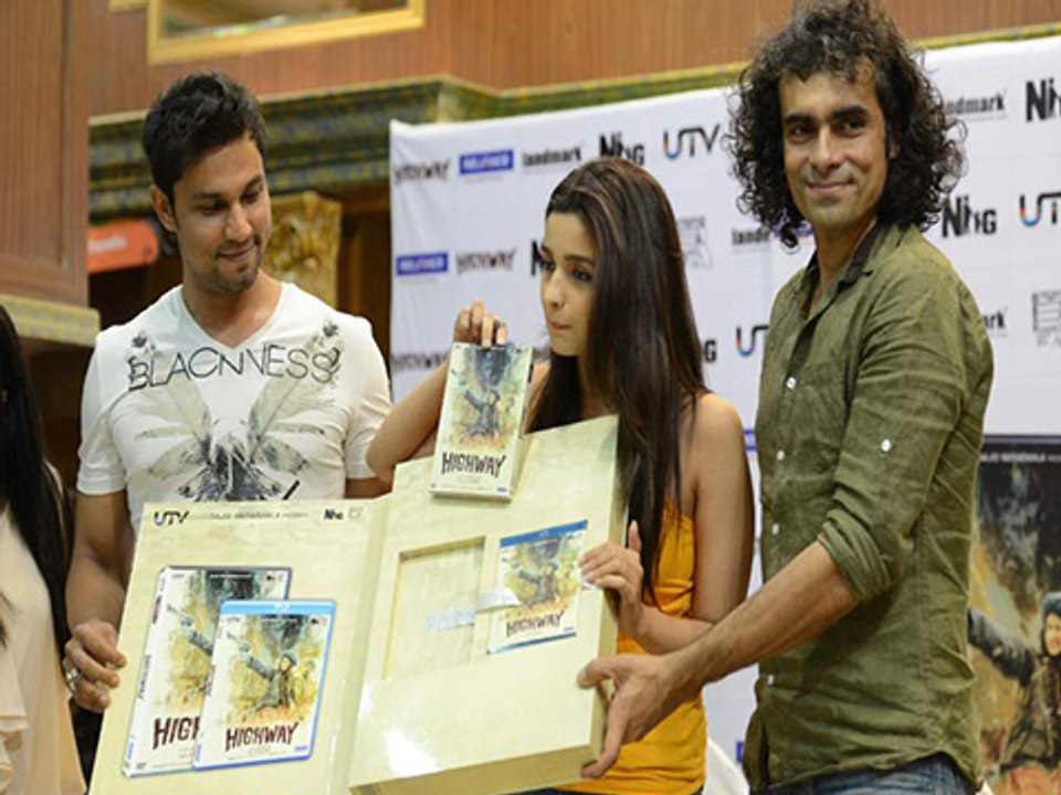 Alia and Randeep Launch The DVD Of Highway
