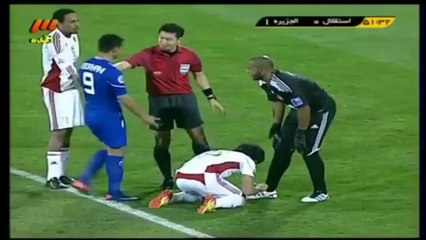 Arab Goalkeeper Wastes Time By Untying His Shoe!