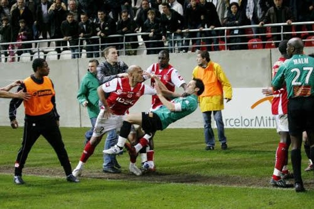 les plus gros tacles et les plus grosses bagarres du foot