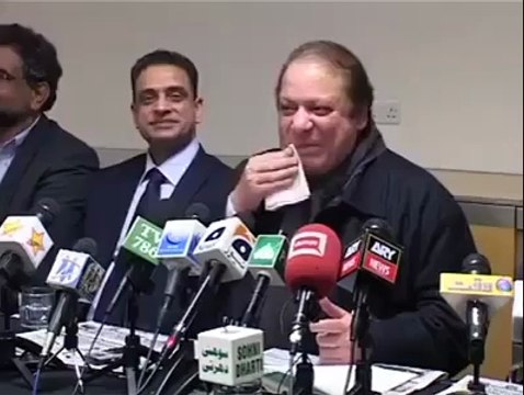 Nawaz Shareef Funny (Naak wala Romaal Moun Per)