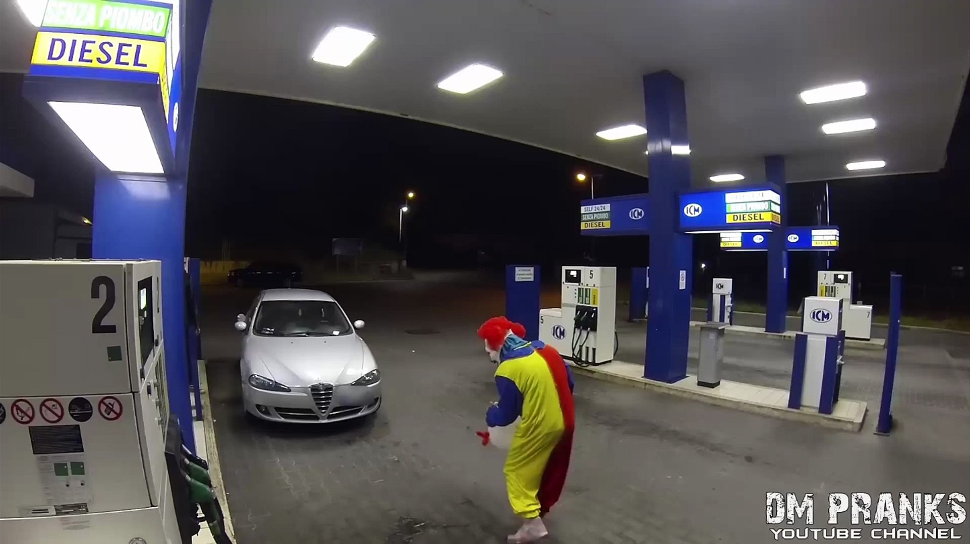 Caméra cachée : un clown tueur sème la panique - Vidéo Dailymotion