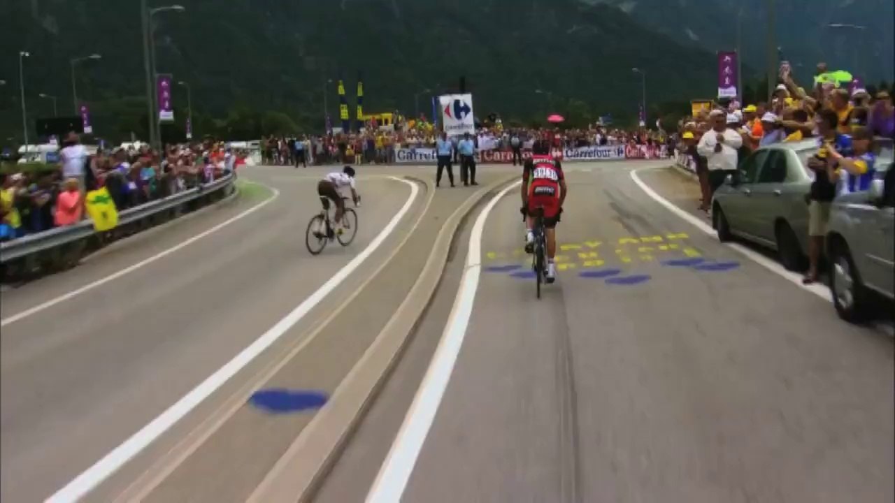 Le saut de Riblon par dessus le rond point