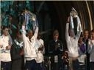 احتفال أنصار مانشستر سيتي بالدوري الإنجليزي