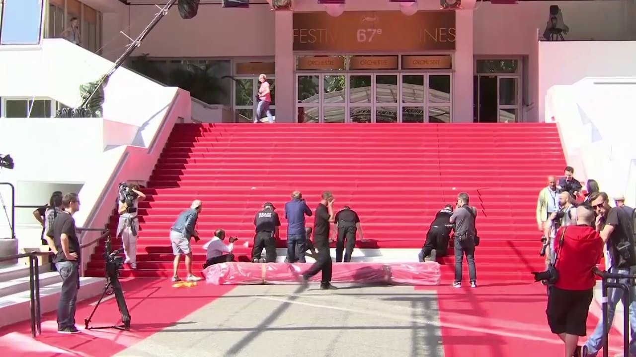Derniers préparatifs pour le tapis rouge de Cannes