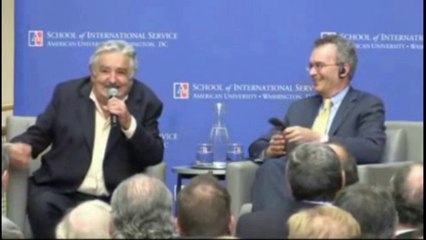 Mujica y su blooper con los micrófonos