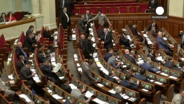 Le Parlement ukrainien observe une minute de silence après la mort de sept soldats