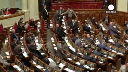Ukranian parliament holds minute's silence for seven dead soldiers