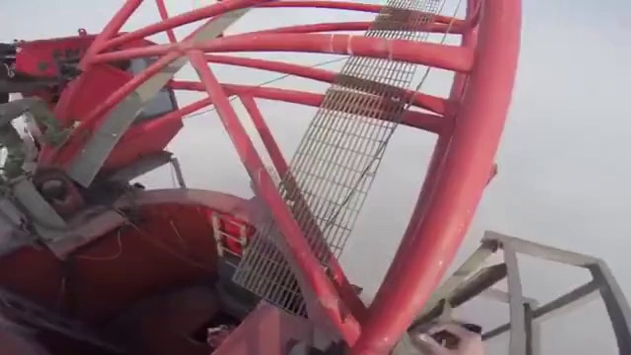 Two Russian Guys Climbing Shanghai Tower 650 Meters - Fun Zone