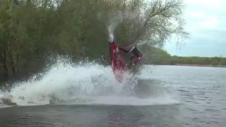 Aventure24h.com | Ant Burgess réalise des backflips avec un jet ski sur un lac