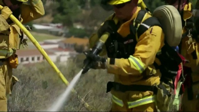 Des milliers d'évacués fuient les incendies en Californie