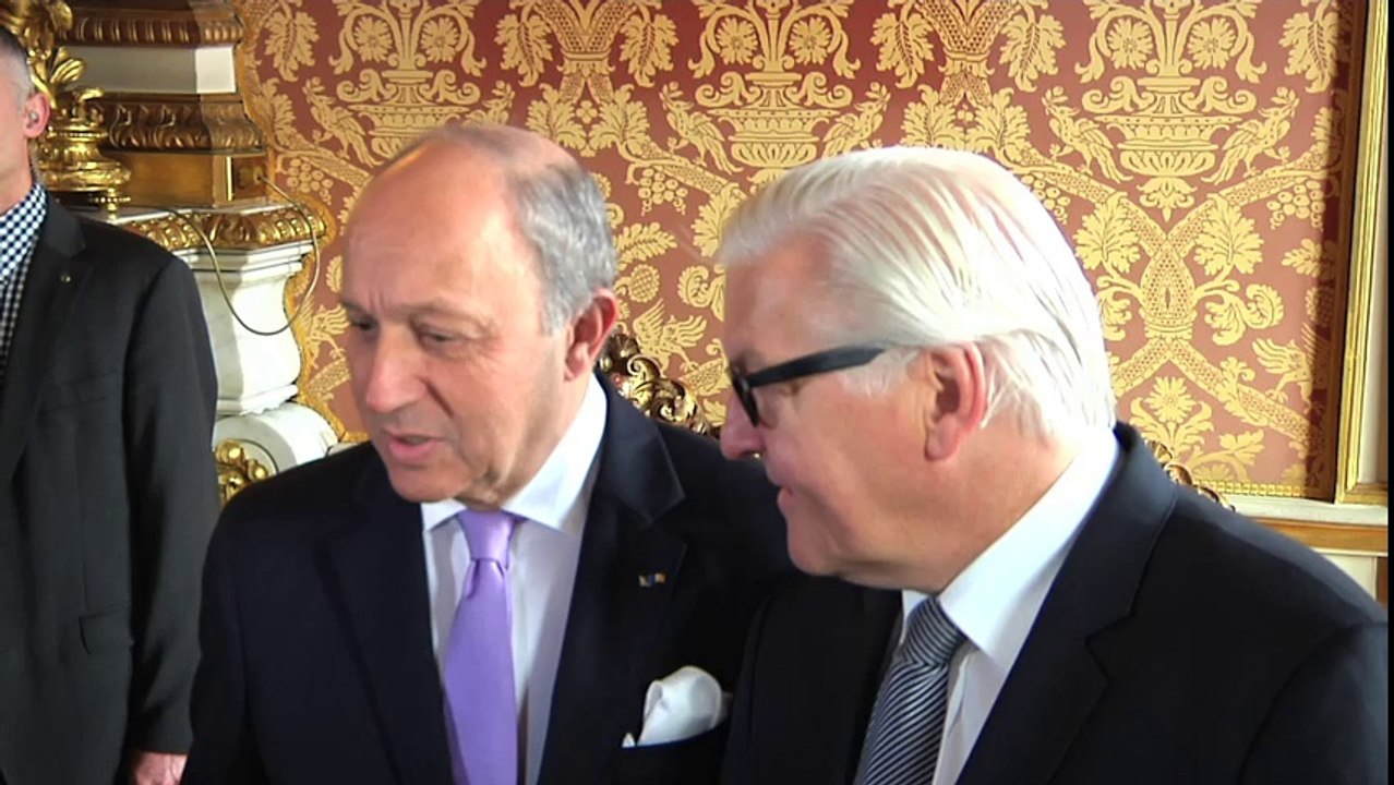Laurent Fabius et son homologue allemand se rendent ensemble au conseil des ministres (14/05/2014)