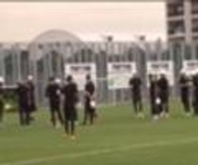 İdmana siyah forma ve baretle çıktılar