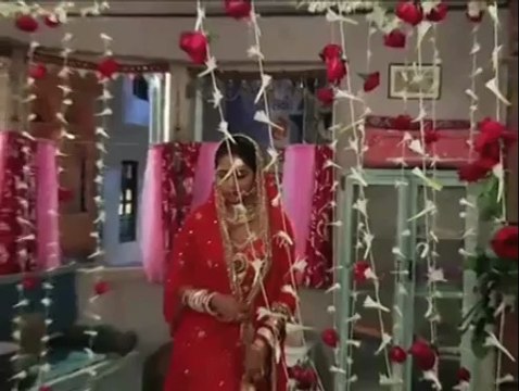 Do Dil Bandhe Ek Dori Se: Raghu marries Sumitra - IANS India Videos