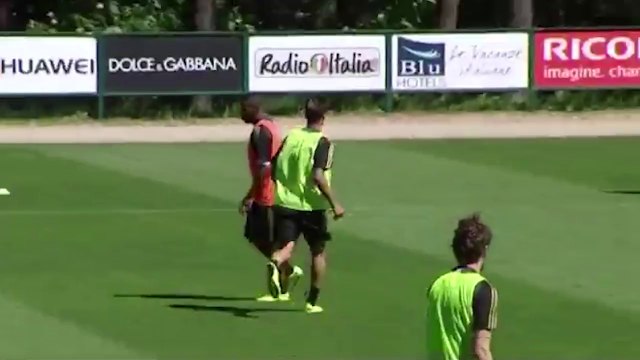 Le premier but d'Hachim Mastour à l'entraînement du Milan !