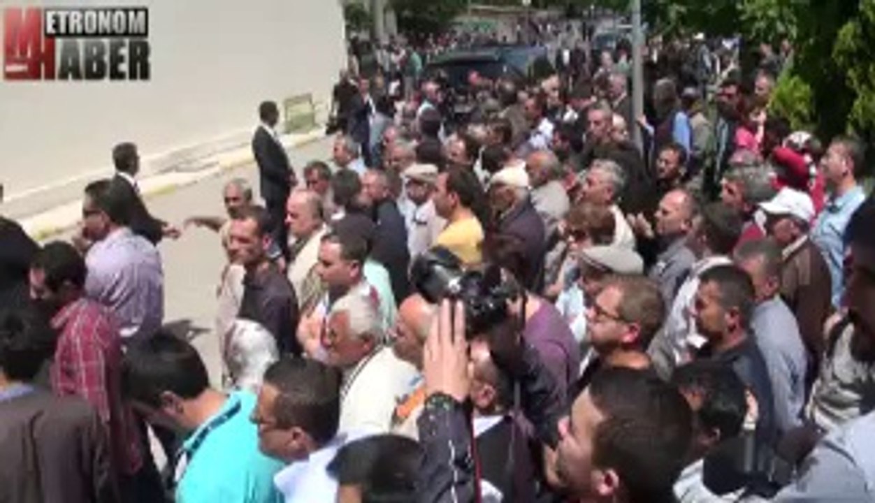 Cumhur Başkanı Abdullah Gül Akhisardaki yaralıları ziyaret etti