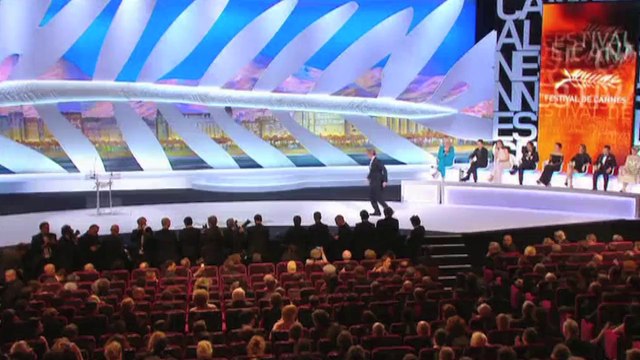 Les intermittents perturbent Le Grand Journal et i-TELE à Cannes