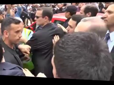 Başbakan Somalı vatandaşı böyle yumrukladı