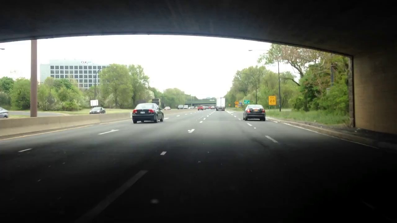 Camion trop haut, pont trop bas... Gros FAIL du chauffeur!