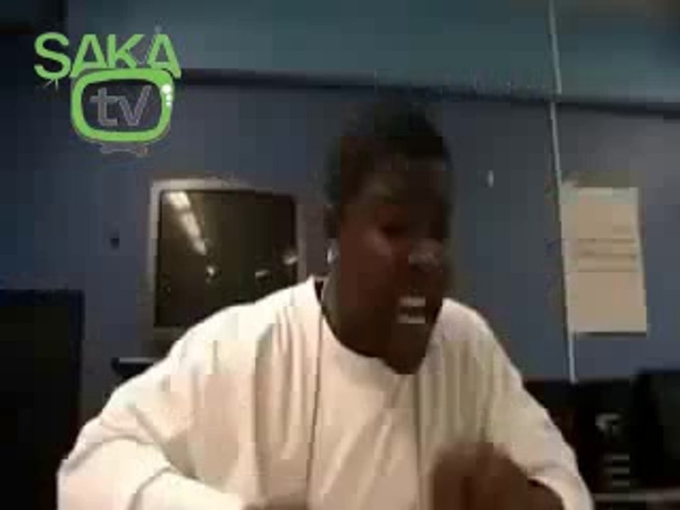 İki kalem bir masa ile müzik yapmak!