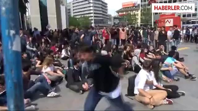 Aralarında Lise Öğrencilerinin de Bulunduğu Gruba Polis Müdahale Etti