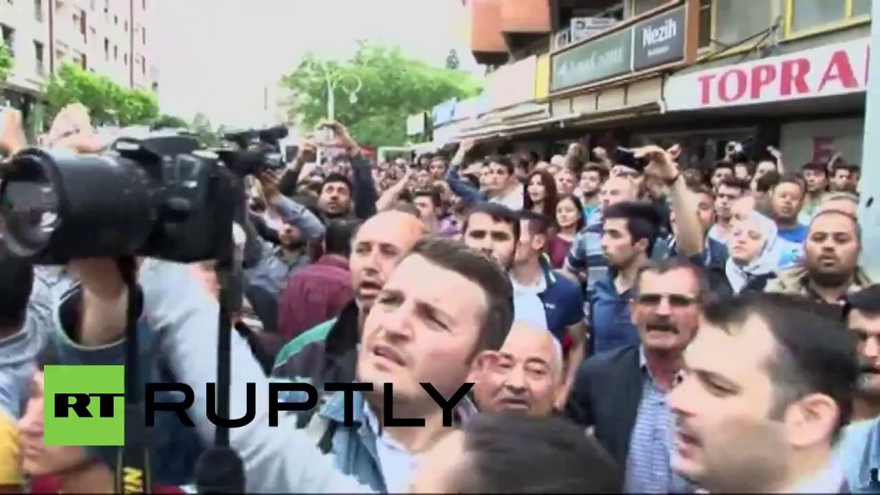 Turkey_ Erdogan booed during Soma visit