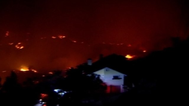 Wildfires menace southern California, thousands evacuated