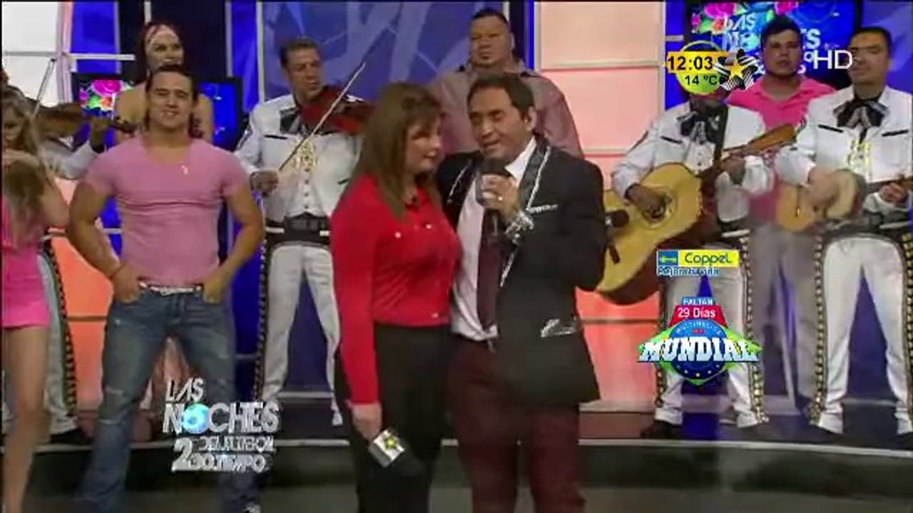 Ernesto Chavana le canta a su esposa