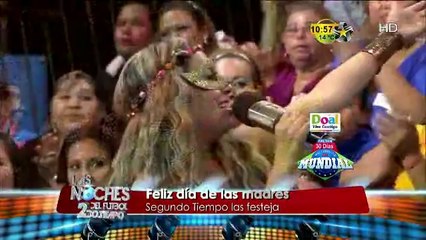 La Chica del Antifaz le canta a las madres