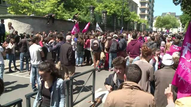 Nantes: face-à-face tendu entre lycéens et 150 Manif pour tous