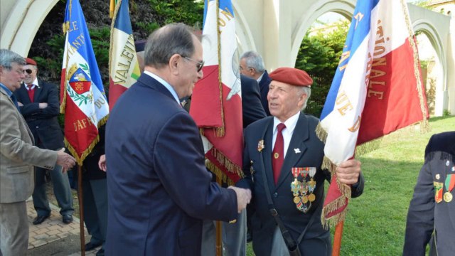 Cérémonie à la mémoire des militaires de la Gendarmerie et des parachutistes tués lors des événements d'OUVEA.