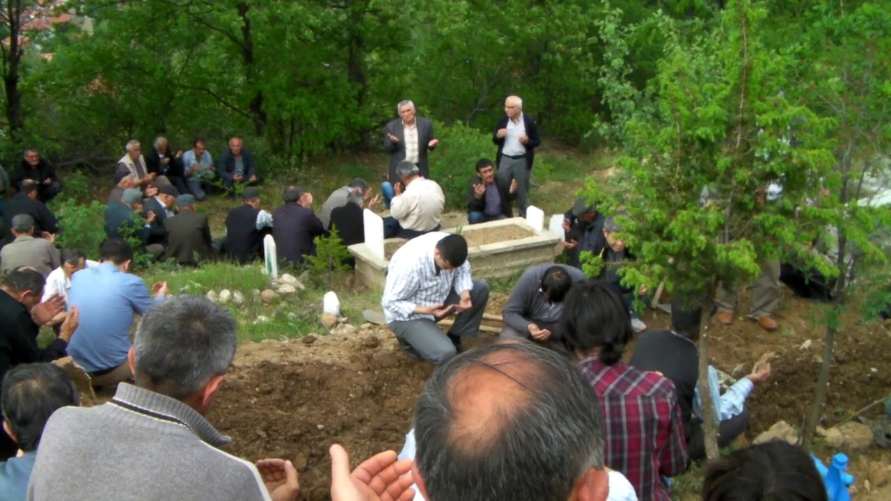 Merhume Nazmiye Şahin'in Cenaze Teşyii-2