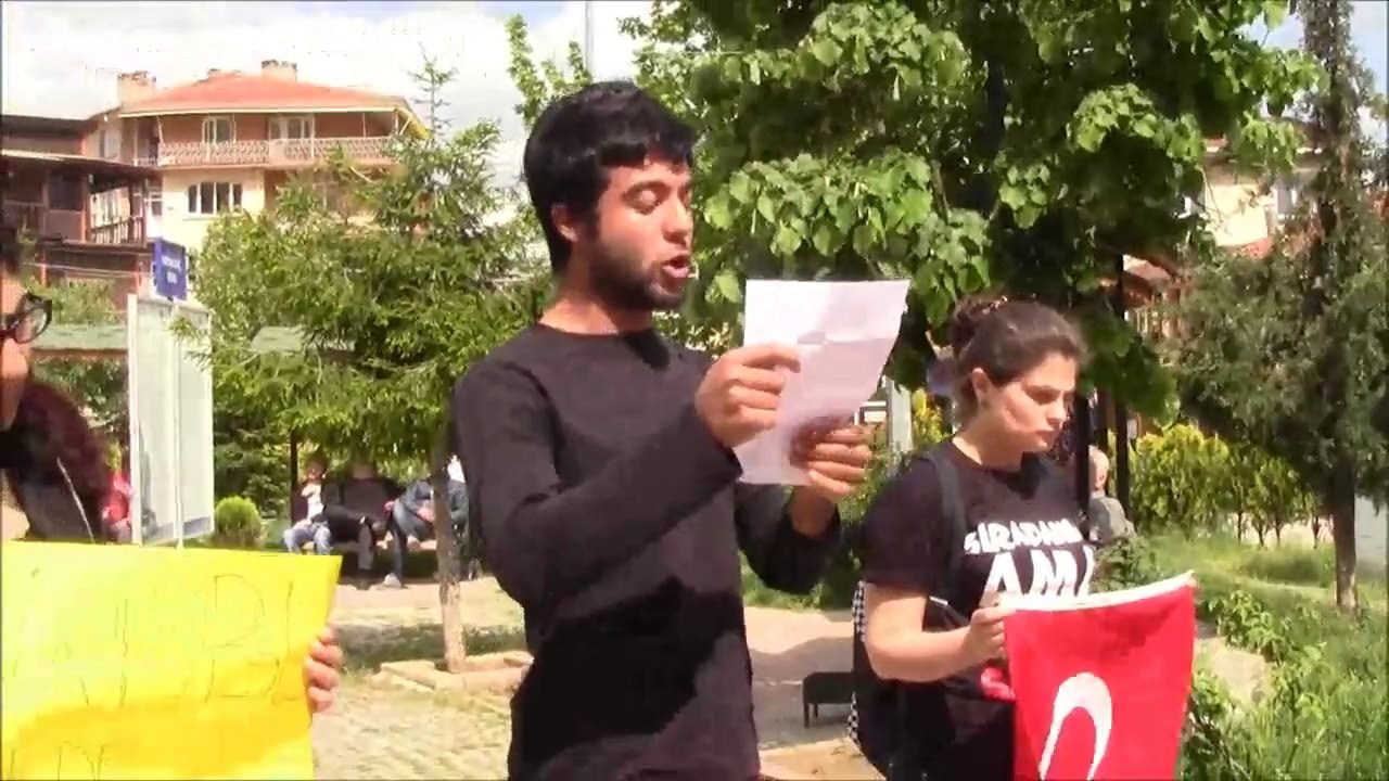 PAZARYERİ İLÇESİNDE BİR GRUP ÖĞRENCİ SOMA İÇİN YÜRÜYÜŞ YAPTI(İBRAHİM ÖZTOSUN)