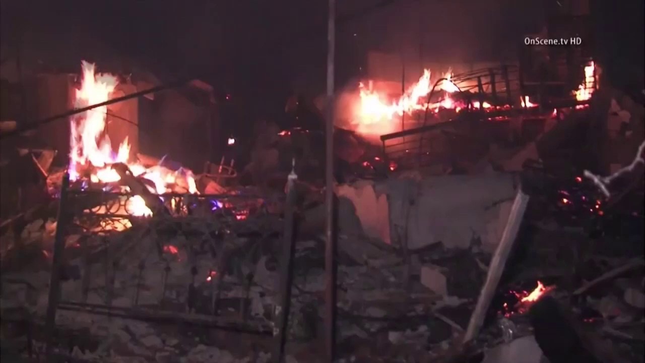 Miles evacuados por incendio en California