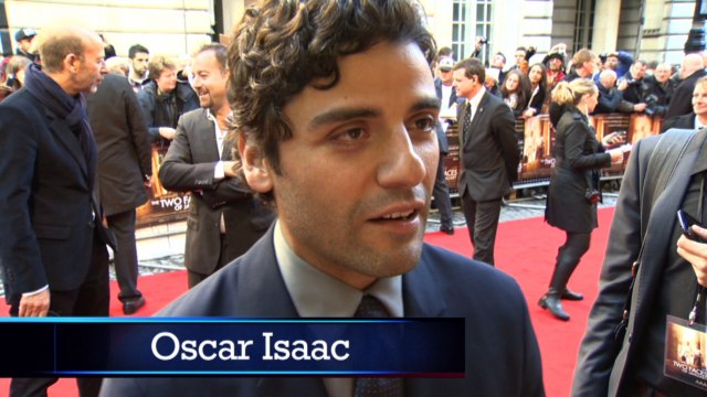 Kirsten Dunst, Oscar Isaac, Viggo Mortensen On The Red Carpet