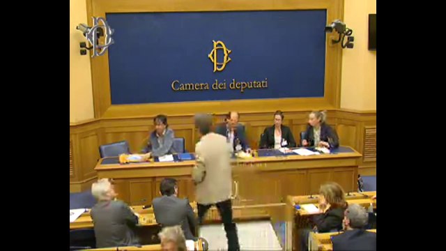 Roma - No TTIP - Conferenza stampa di Arturo Scotto (15.05.14)