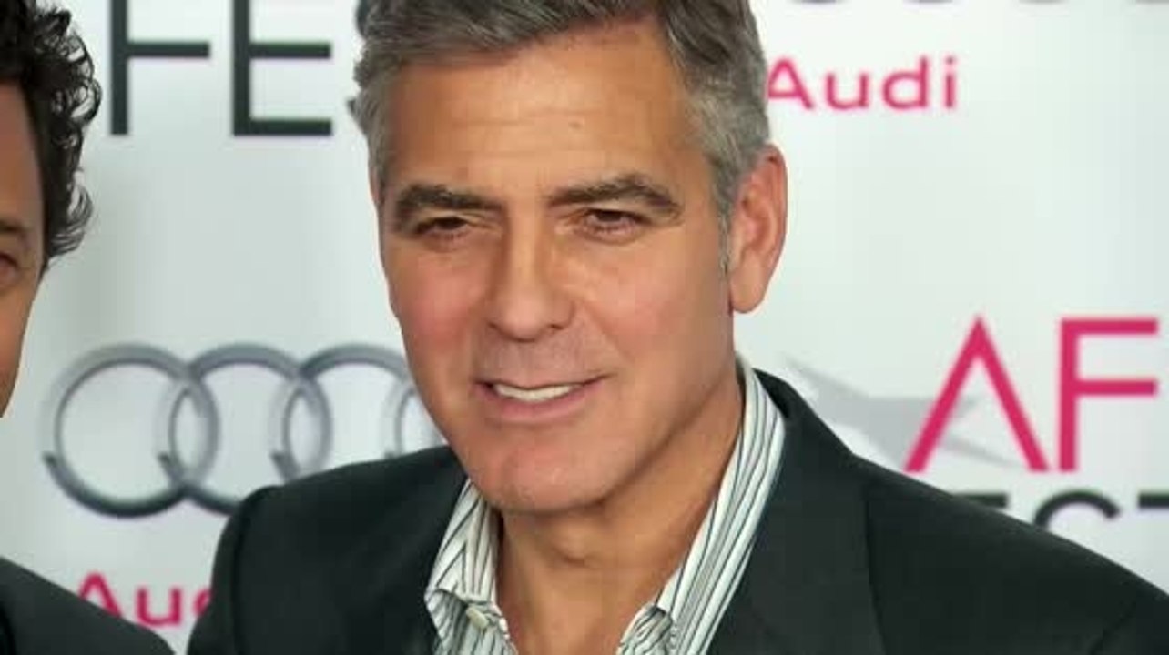 Zieht George Clooney zu seiner Verlobten nach London?