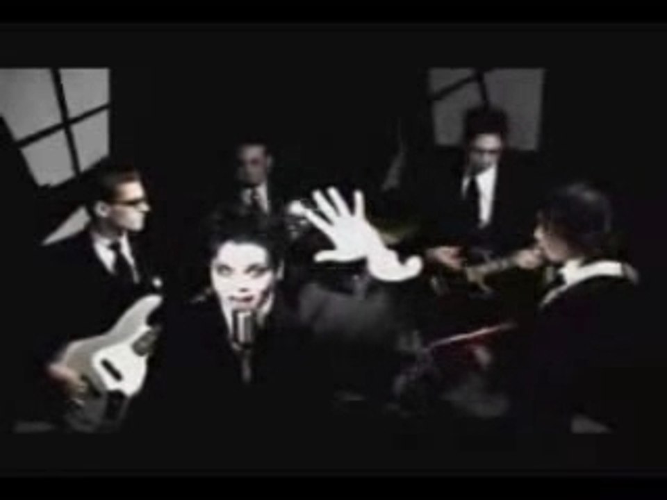 MCR - Vampires Will Never Hurt You