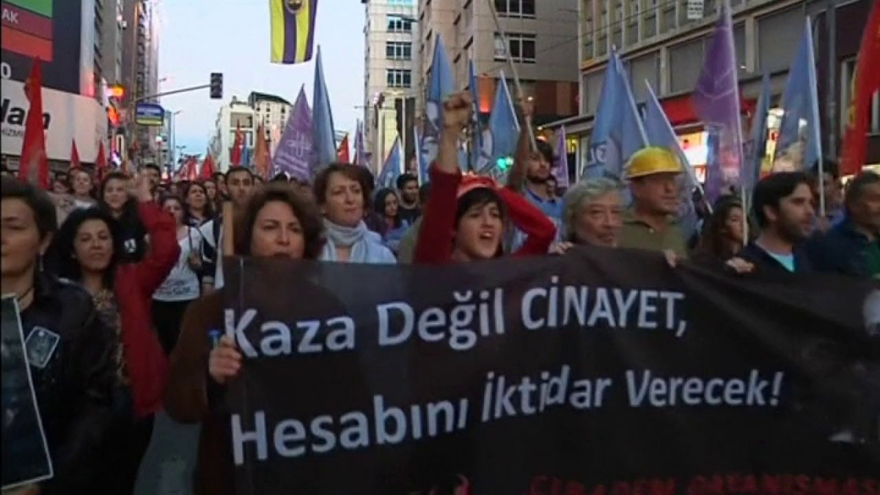 Amateur video shows Turkish PM heckled over mine tragedy