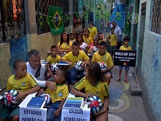 Чемпионат мира по футболу встречают протесты