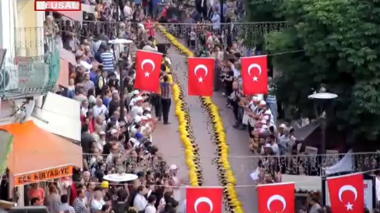 TÜRKİYE AYAKTA