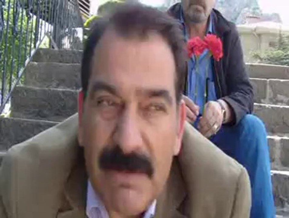 GAZETECİLERDEN OTURMA EYLEMİ !