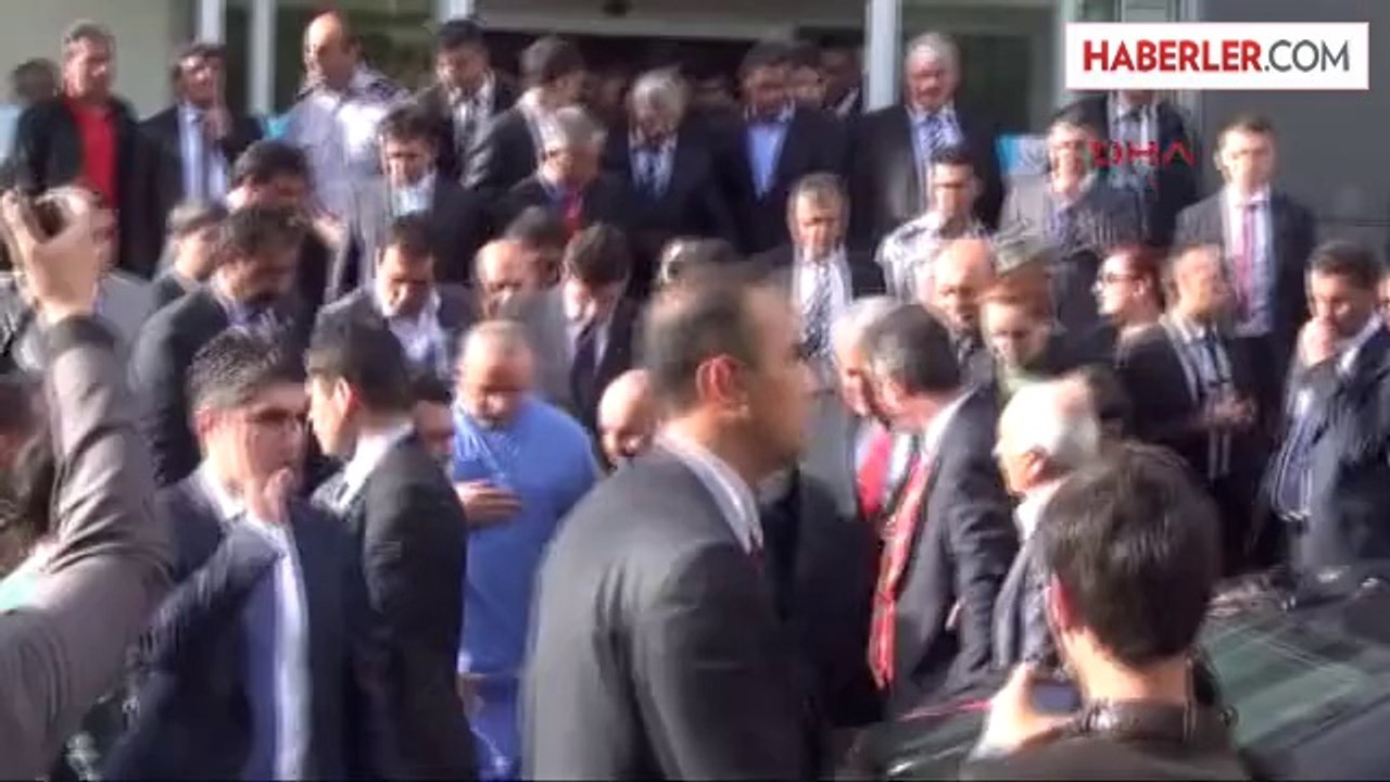 Müezzinoğlu Sigarayı Bırakacağını Söyleyen İşçiye Takım Elbise Sözü Verdi