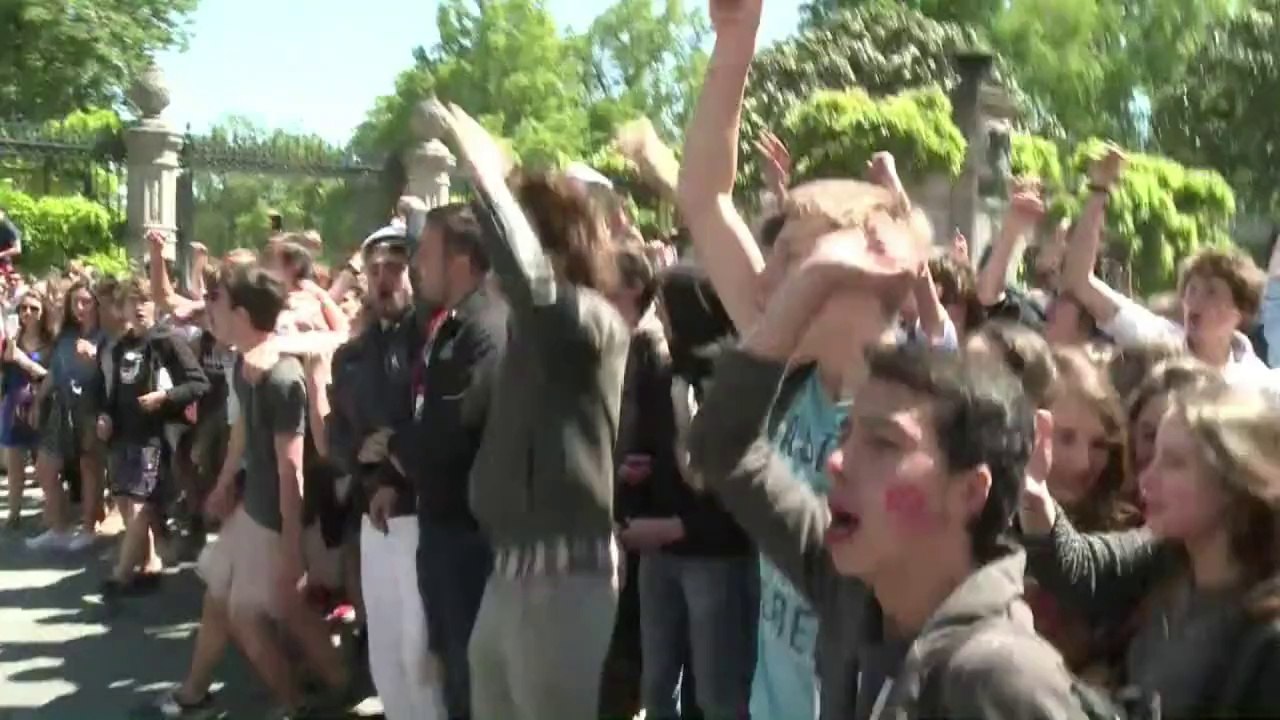 Chicos con faldas contra el sexismo