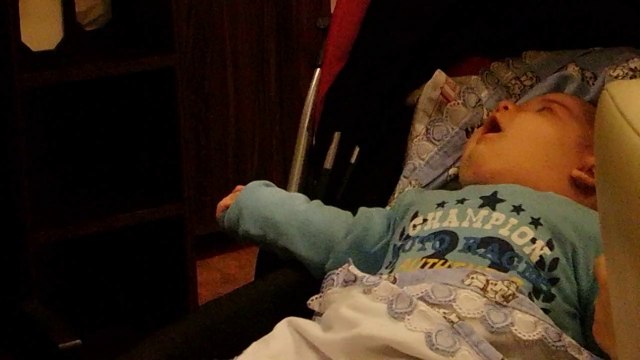 Kaan Kanat Ludwig van Beethoven Ay Işığı Sonatı Dinliyor