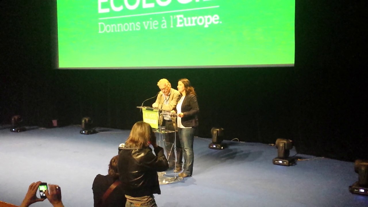Meeting Europe Ecologie 2014 de Lille - Dany et Cecile chantent l'ode à la joie.
