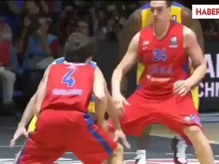 Maccabi Electra Taraftarı Salonda Türk Bayrağı Açtı